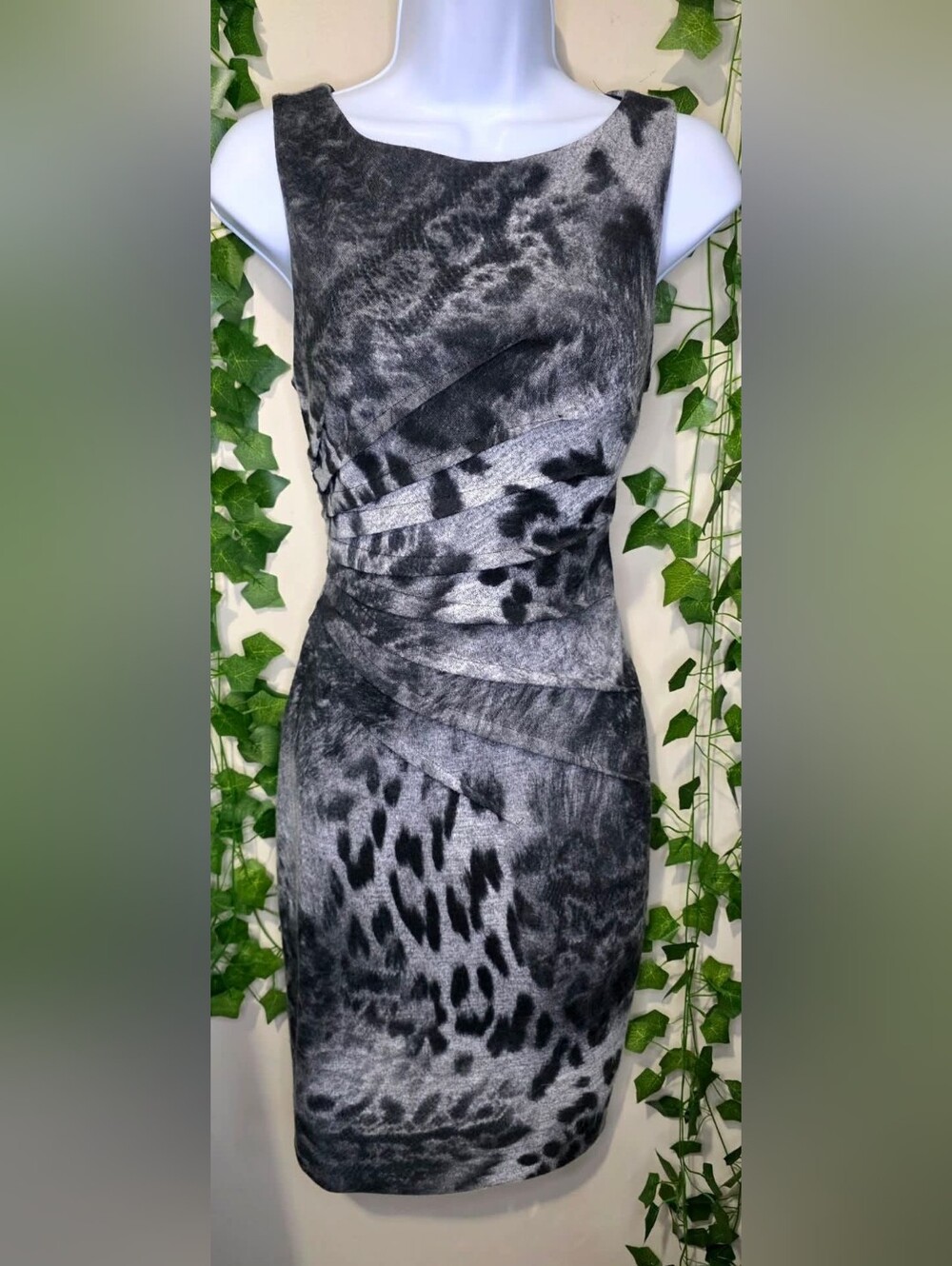 Sz 4 • Cache Dress • NWT